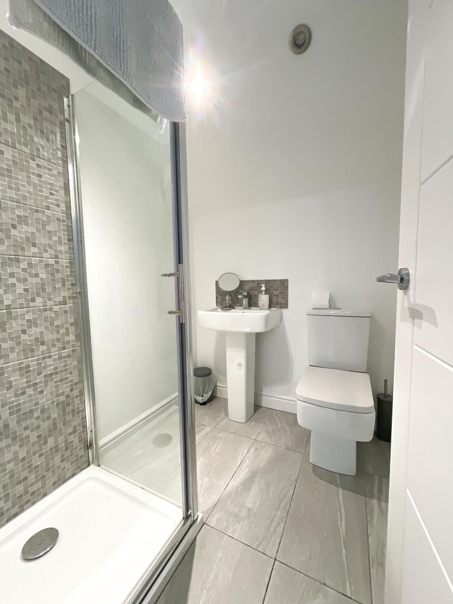 10Min To City - Free Parking - Private Studio - Contractor Friendly Manchester Exterior photo